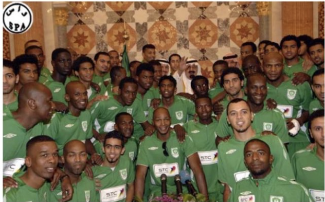 AldamnD's tweet photo. قرار تجميد يد الأهلي السعودي يواجه رفضاً أهلاوياً وعربياً واسعاً.. وأسطورة اللعبة “تاريخنا يُعبث به”
https://t.co/Fi6Vyx2Z5D https://t.co/GTNMNhhqqg