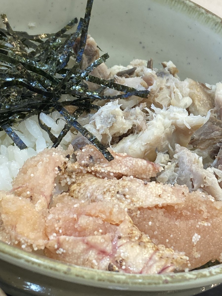 ObQx4's tweet photo. 定番メニューだけど
季節がら
🍆ナスが美味い😋
豚肉の出汁がしっかりしゅんでます👍
#ゆで太郎
#肉茄子せいろ
#ミニ焼鯖炙りたらこごはん
#毎日打ち立て
#北海道では知名度低い
#蕎麦湯がしみる
#ごはんにはしっかりマヨかけました
#シャキシャキ葱もいい塩梅 https://t.co/lIJNURdHdH