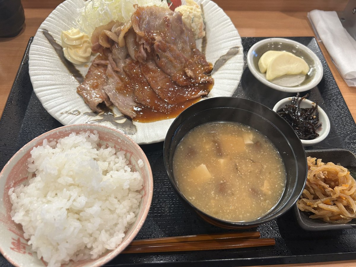 park_ck_area's tweet photo. 最近は暑いけど急な雷雨⚡️が
ヤバいですね、風も🌪️すごい😅
先々週の土曜に埼玉の朝霞で
美味しいご飯屋さんを発見！
おかずよりもご飯が売りのお店🍚
やっぱ主食が大事。

さて明日は
　🔥相模の頂☝️
　　ピーアーク
相模原　×    相模大野
朝からご来店お待ちしております！
#食べた日いつも忘れる https://t.co/9kZshb8fOK