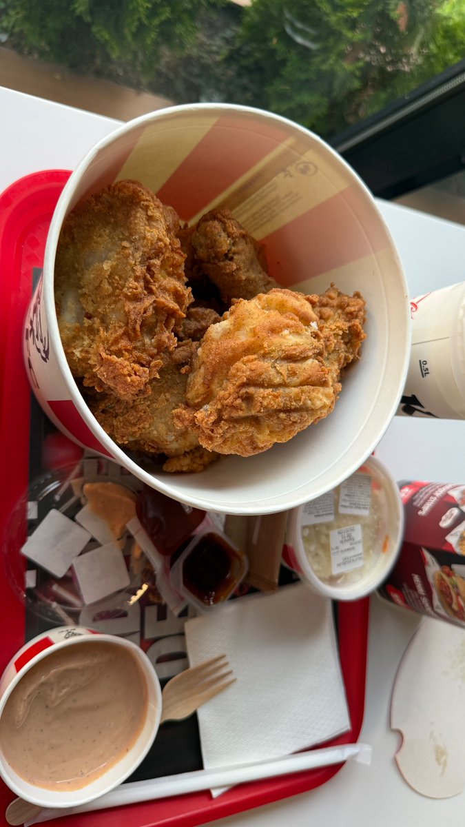 heyyoungworld96's tweet photo. KFC was much better https://t.co/M7yPPM5y7q