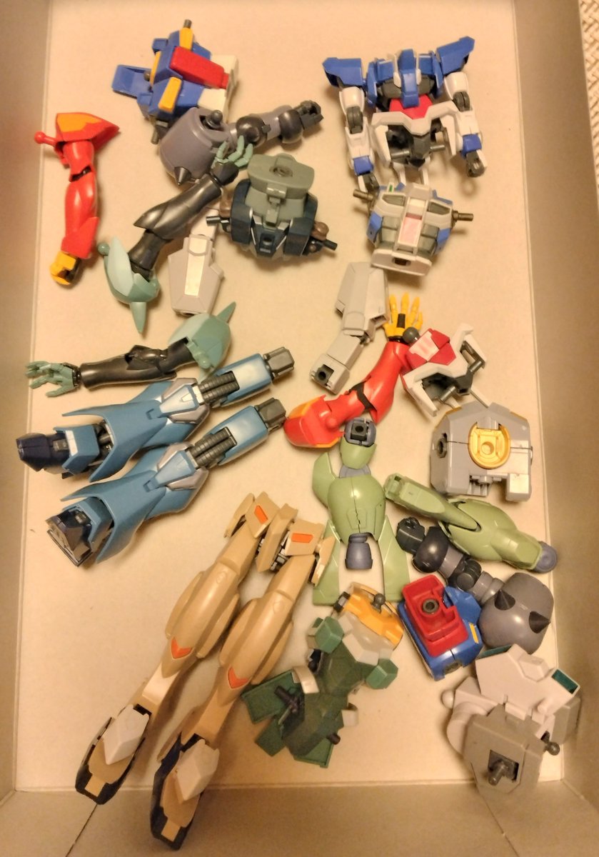 mi17004's tweet photo. 福モケ準備完了。ダブルオーライザー作る予定。そしてジャンクパーツ放出。明日はよろしくお願い致します。
#ガンプラ
#福モケ https://t.co/T7MaDTKf2C