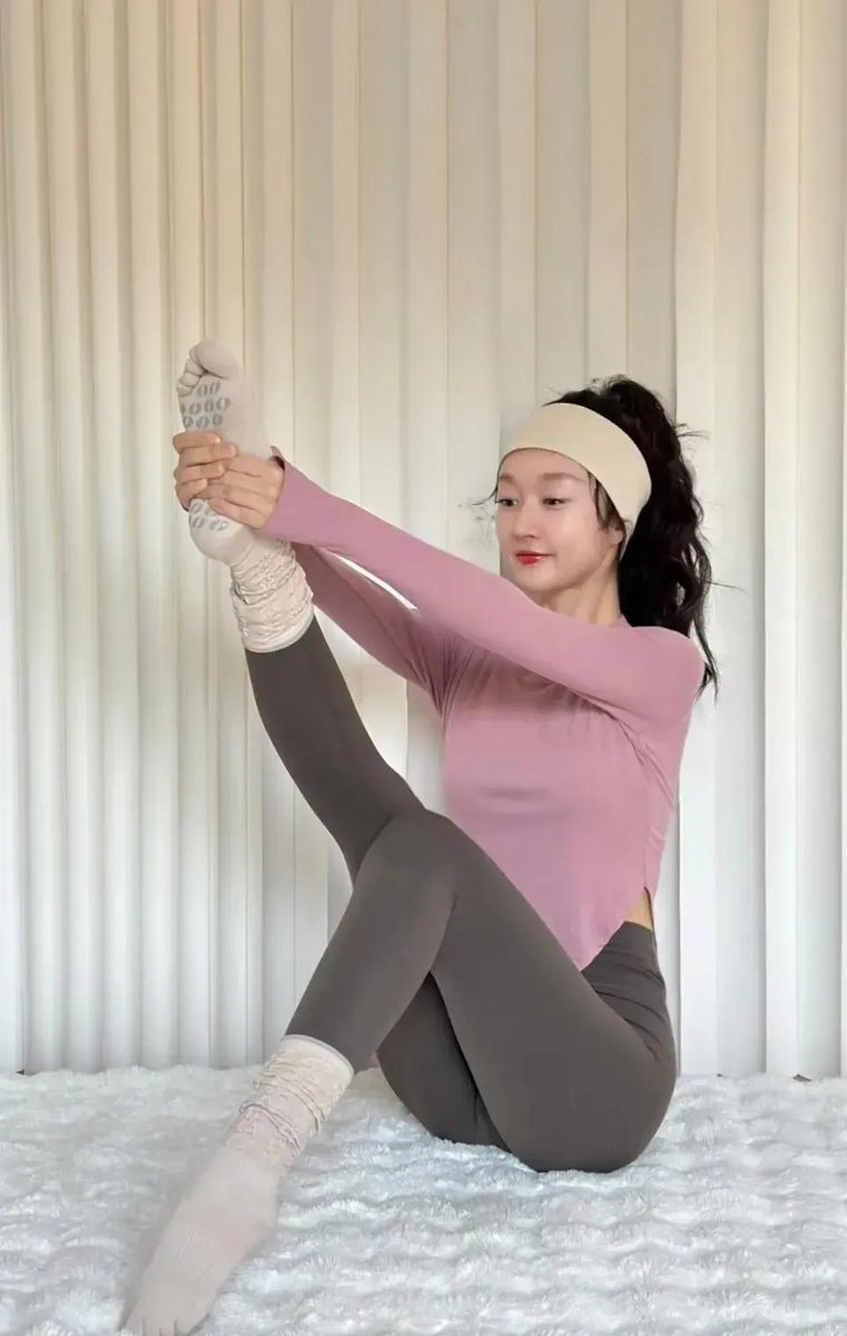 be9ib's tweet photo. Small daily steps = big health wins! Drink 8 glasses of water, move for 20 mins, and catch 7hrs of sleep—your future self will thank you https://t.co/G6j0H5Vn7c