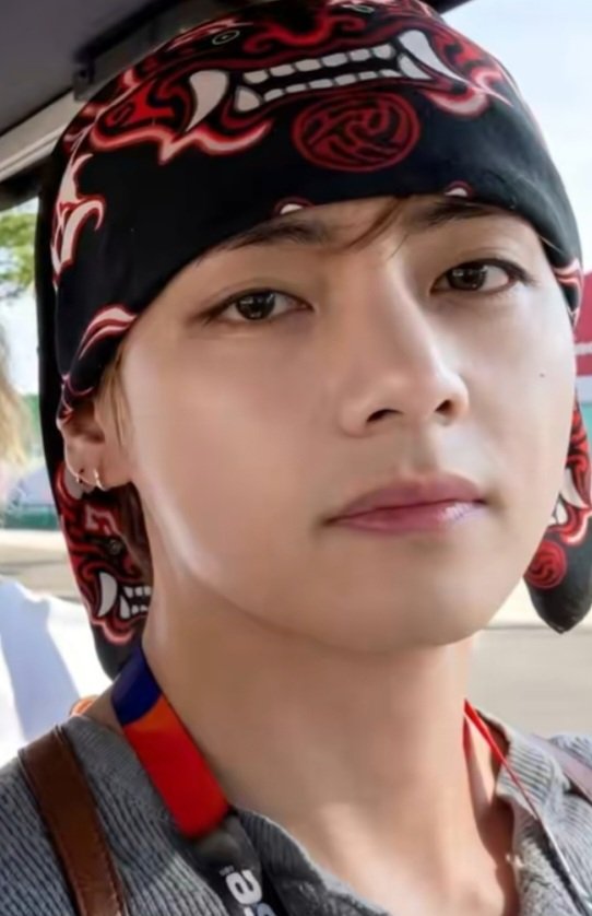 or36436's tweet photo. @Taehyungimpact Where will Kim Taehyung's cute end? 😋🐯 https://t.co/wtxzt3fcSe