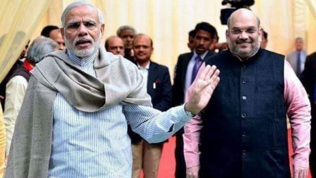 sofunnyanii's tweet photo. “Ab ye keh raha hai ki lage hath Nitin Gadkari ka bhi resignation maang lete hai” https://t.co/YE62im6Gl7