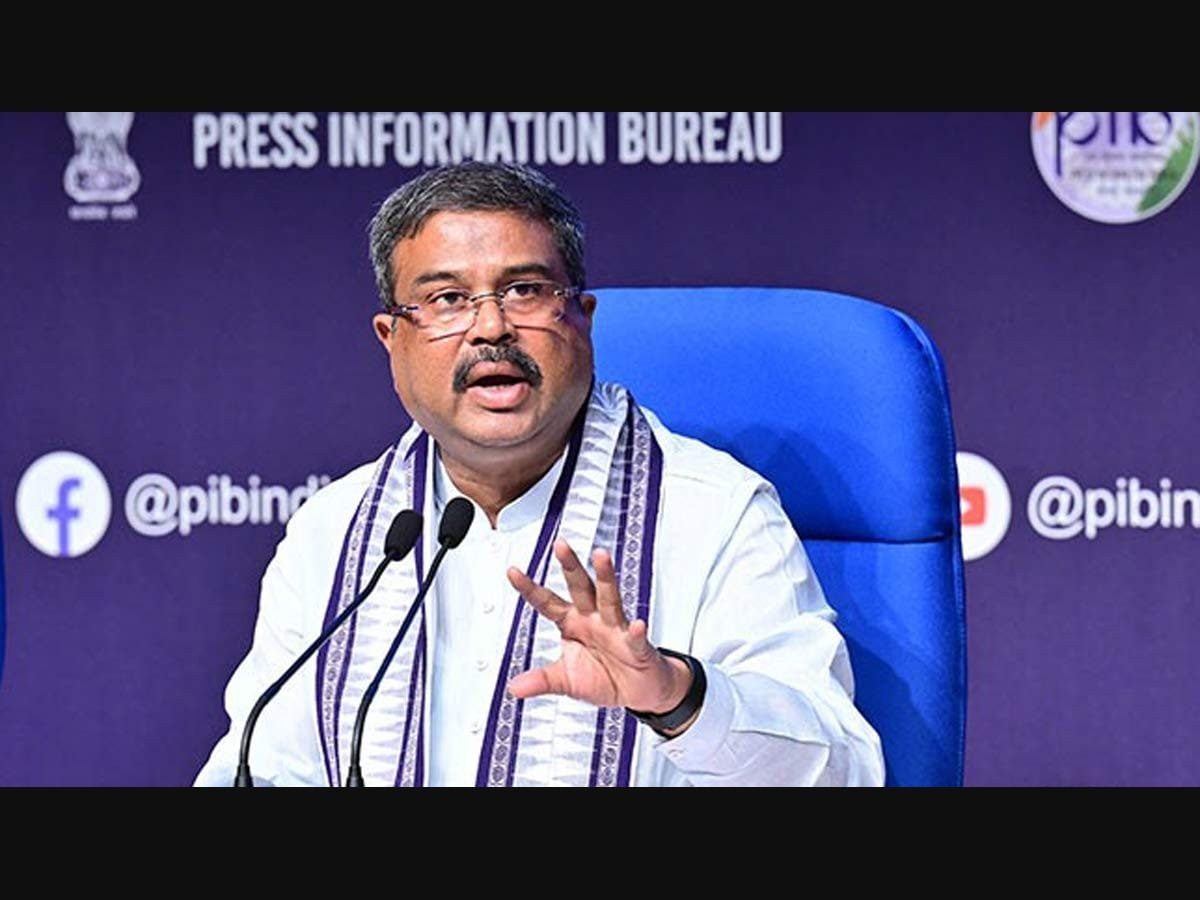 Harshdubey9956's tweet photo. Dharmendra Pradhan resigns
#dharmendrapradhanresigns
#protest
#neet
#jantarmantar https://t.co/mZ7vfCCmoV