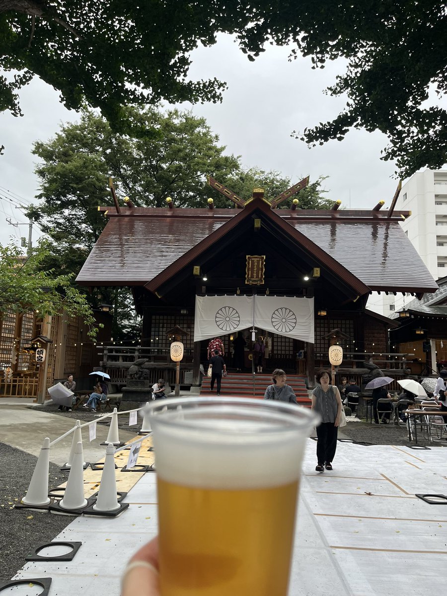 agwna9m's tweet photo. 頓宮で飲む。
雨のビアガーデン🍺
今日の札幌は寒い。
でも飲むよねー https://t.co/hNB2uNH56u
