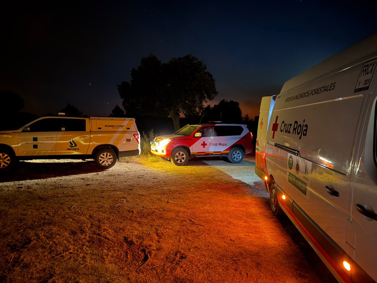 CruzRojaEX's tweet photo. La autonomia de los equipos de emergencia cuando se desplazan fuera de su zona de trabajo habitual es fundamental. Un equipo de logística de @CRE_Emergencias se desplaza junto al contigente de @PLANINFOEX para el soporte logístico en el #IFBurgohondo https://t.co/WhMAmsbbaq