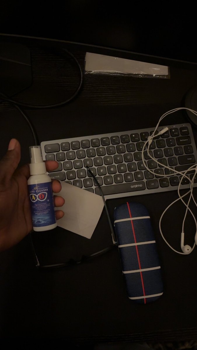 richsongocrazy's tweet photo. Finally got my anti blue light glasses and I also bought a lens cleaner as well🤭 https://t.co/yLp3iR0d9Y