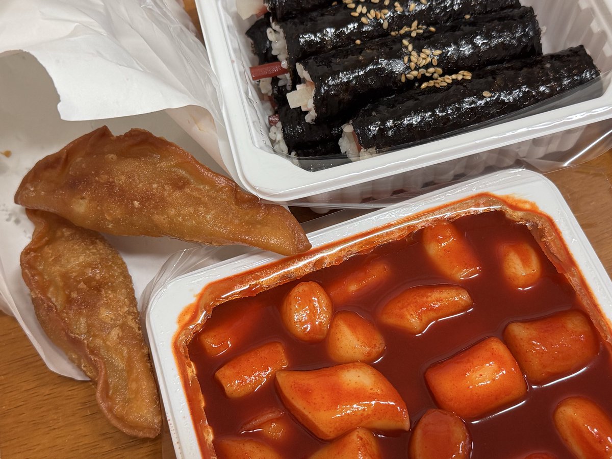 Shonenjamp__ww's tweet photo. 면접은 기냥저냥 봤다
떡볶이 먹구 잘 라구 ㅎㅎㅎ
혈당스파이크 겁나 온당

울집 고양이랑 코 자러 간다
일어나서 가방 갈게ㅜㅠ 흑흑 https://t.co/l6JjnamfDN