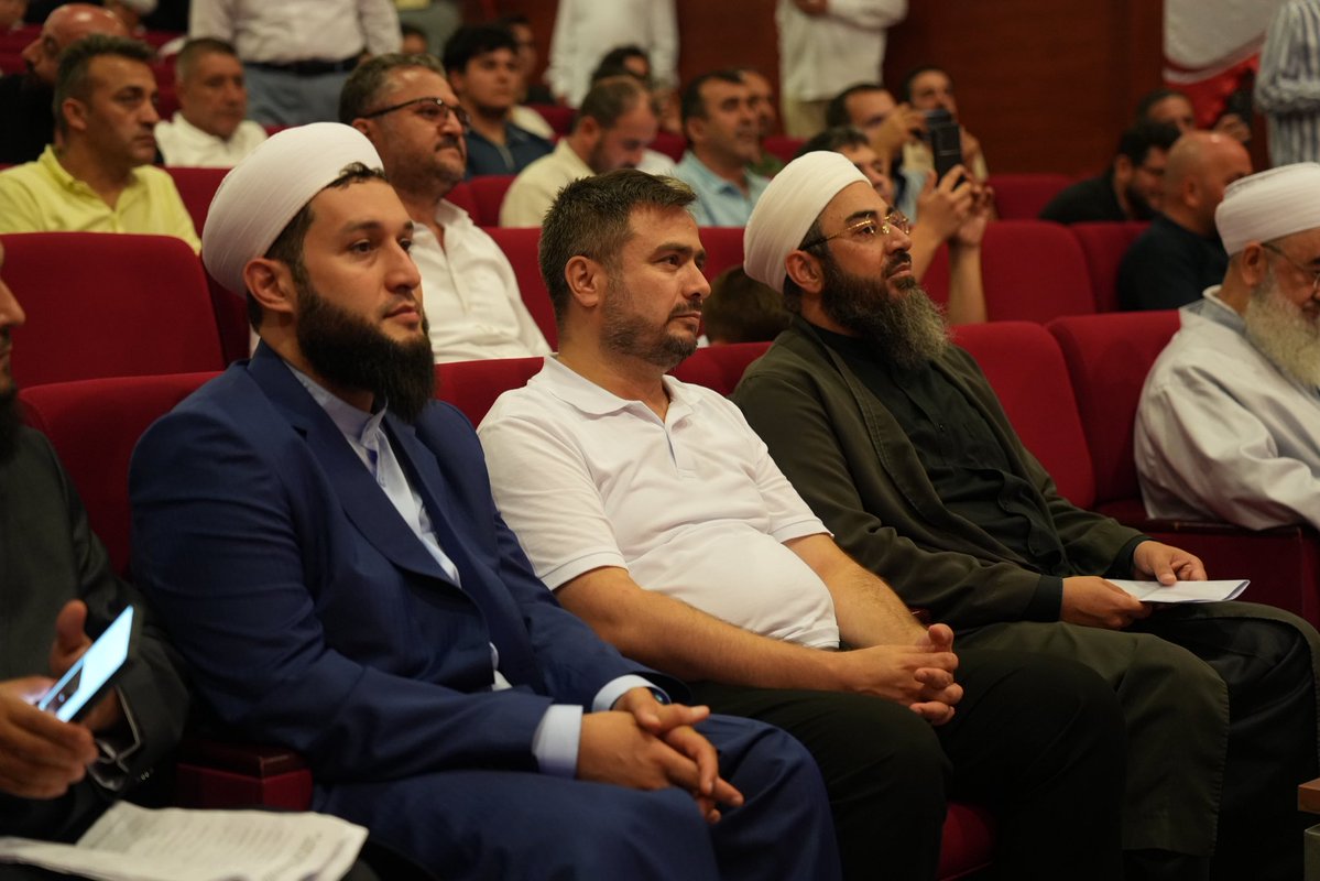 AlaaddinCosar38's tweet photo. Kıymetli hocalarımla beraberiz https://t.co/Fu2MRClSp5