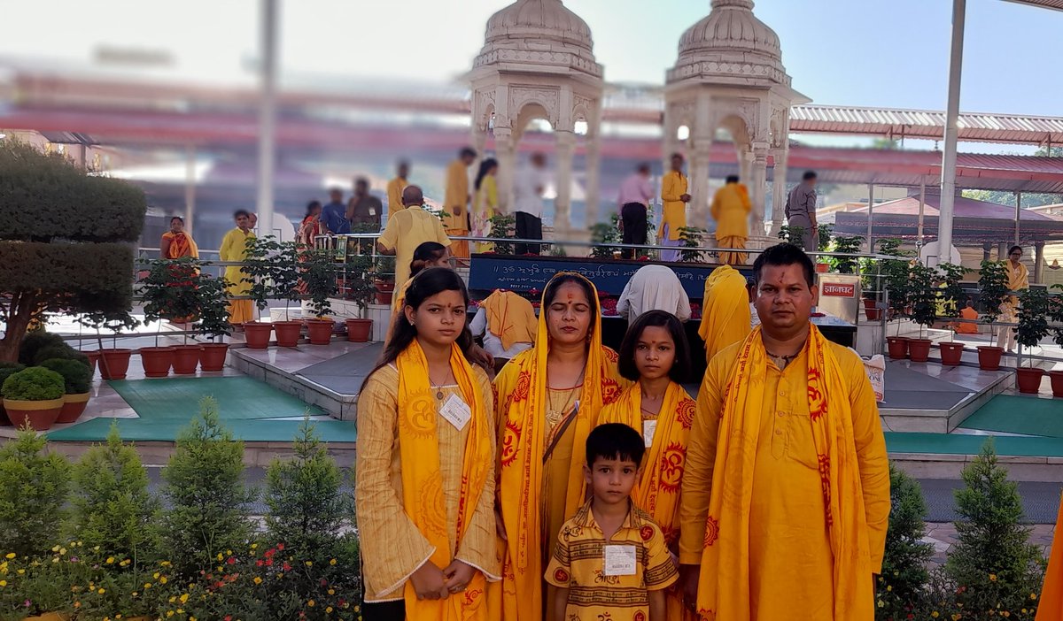 DhakanL's tweet photo. #देवभूमि उत्तराखंड मे स्थित प्रसिद्ध शांति कुंज धाम मे परिवार के साथ दर्शन करने का परम् सौभाग्य प्राप्त हुआ 🙏 https://t.co/azrMIYZ6TD