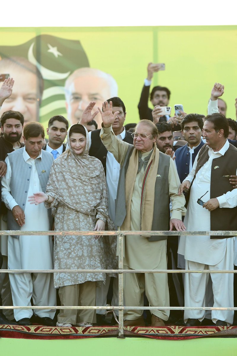 Marriyum_A's tweet photo. Back to back packed to capacity jalsas! Mian Muhammad Nawaz Sharif and CM Maryam Nawaz are winning hearts in Kashmir. 

#MirpurSherKa https://t.co/SyPfPNxuv5