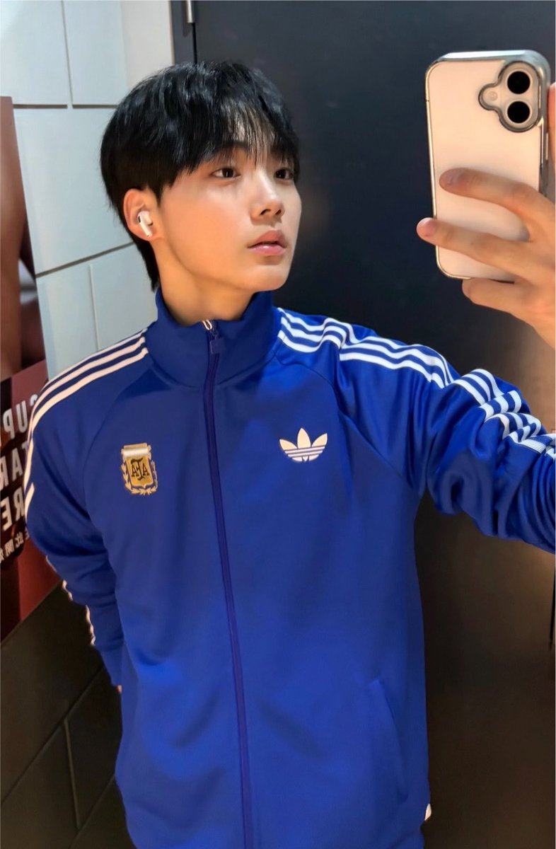 tupubobv's tweet photo. 아어떻게 한가족이 날티와똥개달란트를 한번에 https://t.co/tRwGckBj4Y