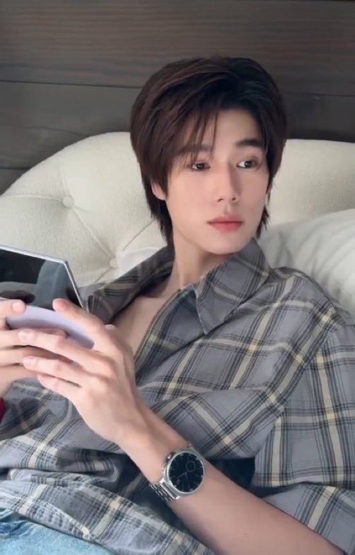 p0ndphuwhipped's tweet photo. udah ga sih phu cantiknya…….. jujur gakuat……….. jgn cantik cantik pls AKU LEMAHHHHHHHHHGG https://t.co/2GuDABJcwx