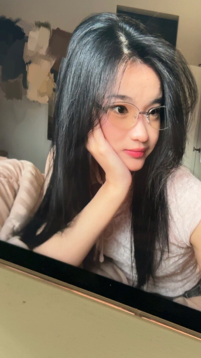 CErine_JKT48's tweet photo. TERIMAKASIH SAHABAT BUAT VC NYAAA! kok udh jam 4 aja y… aku gak sadar…. jangan lupa makan yang banyak yah buat isi tenaga lagi omkeeee👋🏻  sampai ketemu bulan depan cimtah! 🤍🤍 salam dr meimei jgn lupa kerjain peer https://t.co/pDsKlPMjWw