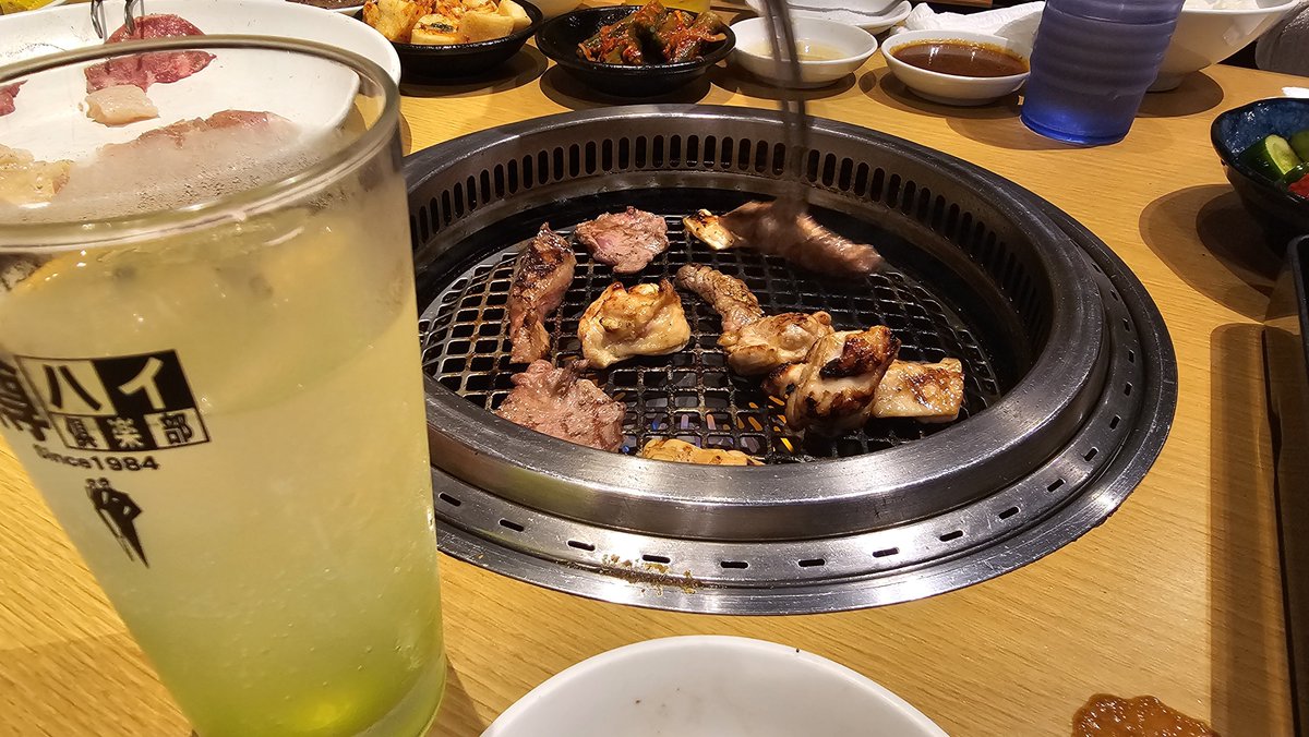 HASE01170545's tweet photo. 家族で焼肉🥩🔥 https://t.co/Trw7MmGZ0p