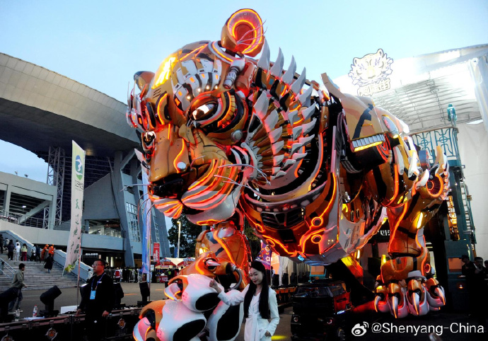 FriendlysyE's tweet photo. The Northeast City Football League is in full swing, with deafening cheers filling the air—the excitement here is absolutely through the roof! Shenyang warmly invites our overseas friends: Come and feel the unyielding energy of "the Iron Home of the North" for yourself. #Football https://t.co/l0ygmBJEbO