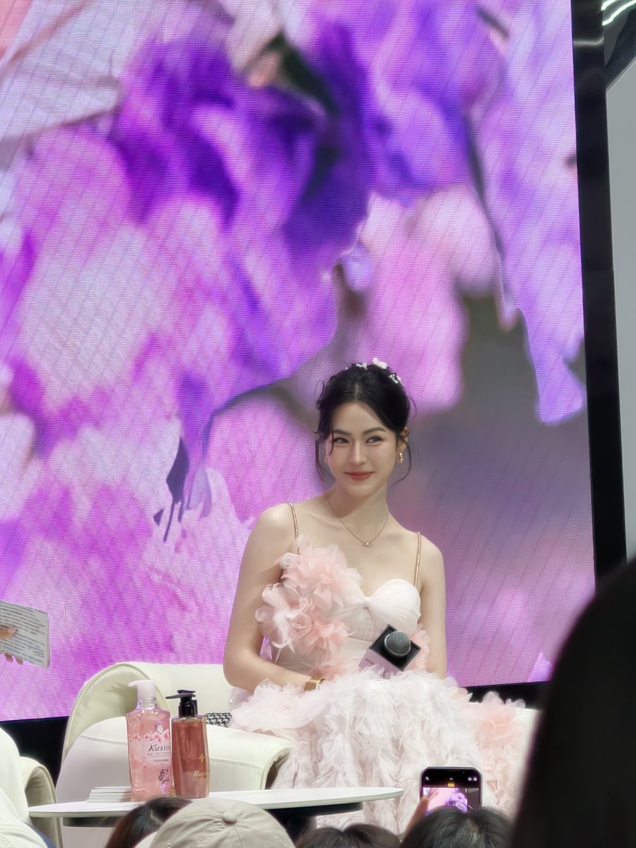 Littleming816's tweet photo. 曼谷错过的遗憾终于弥补了~很开心见到你~🥰🥰🥰 https://t.co/qMOyICQtRw