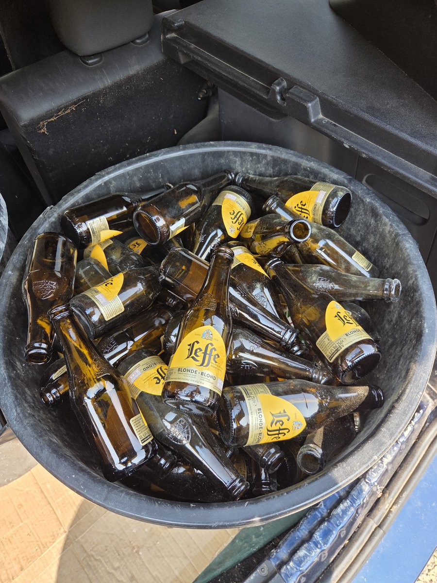 AdresanSoso's tweet photo. J'aime la Leffe.
Oui. https://t.co/eknZzgujkH
