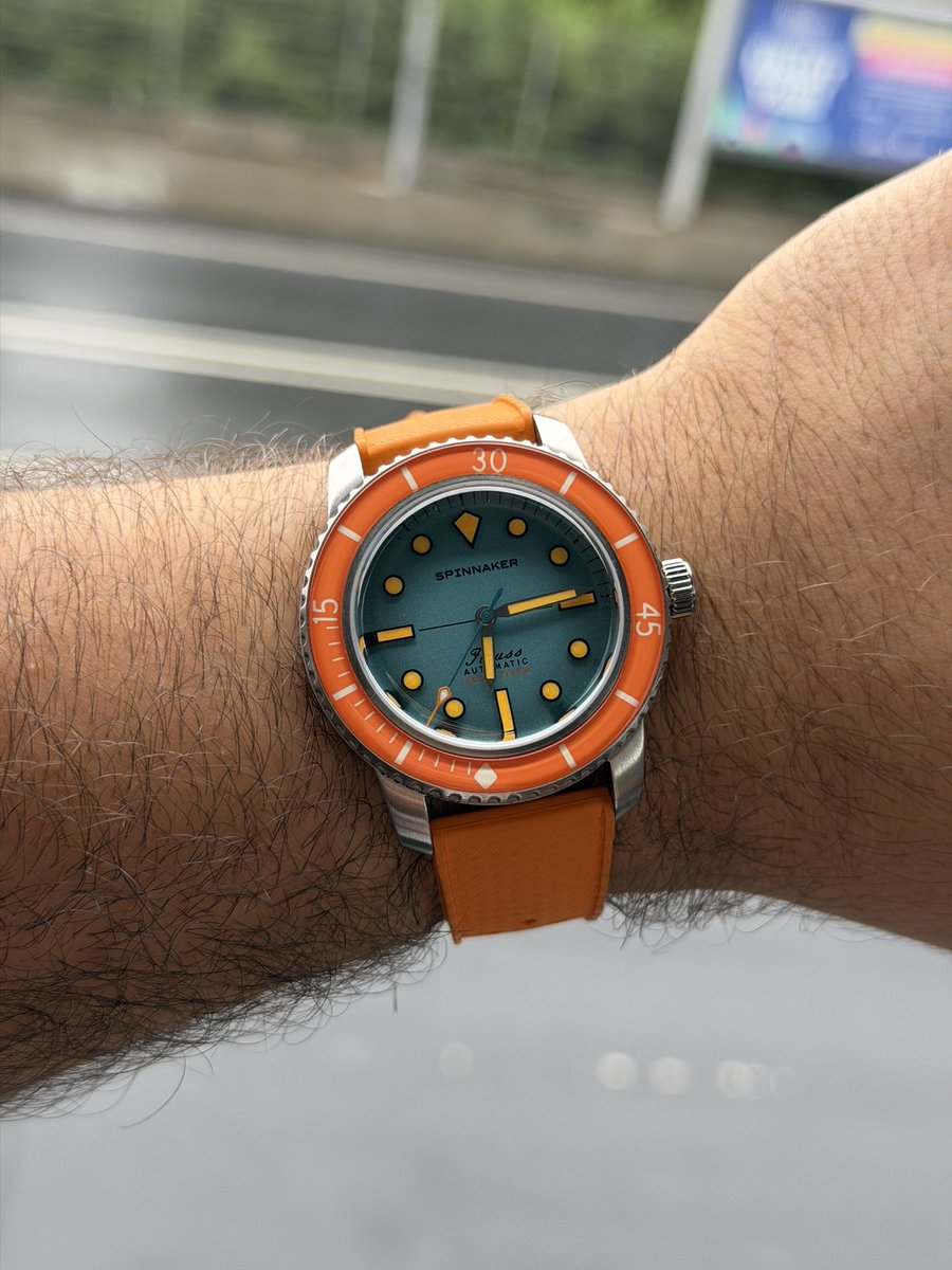 dusunce_pesinde's tweet photo. Turuncu ruber kordon denemesi.
Ben pek beğenmedim . Sizce yakışmış mı ?
#wristcheck #spinnaker #fleuss https://t.co/17VnRbsdCF