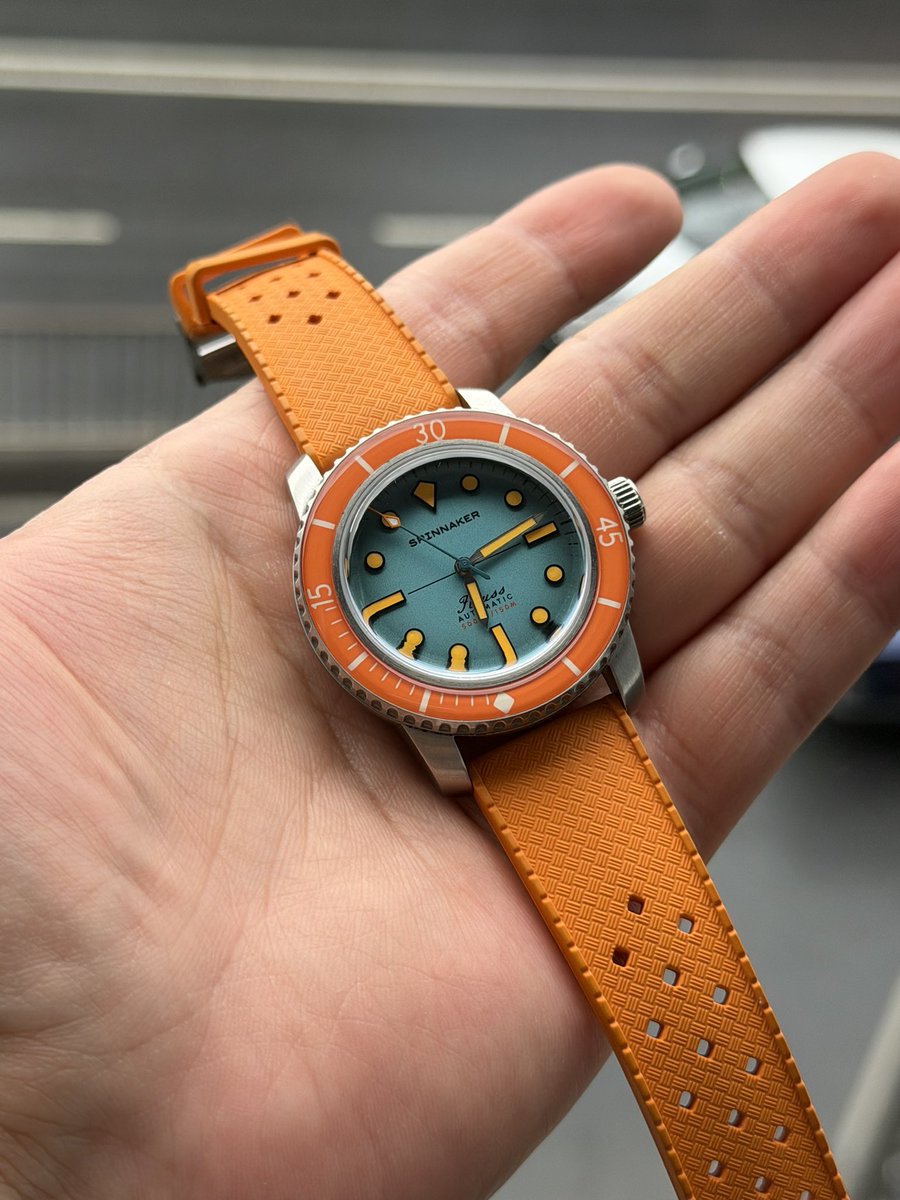 dusunce_pesinde's tweet photo. Turuncu ruber kordon denemesi.
Ben pek beğenmedim . Sizce yakışmış mı ?
#wristcheck #spinnaker #fleuss https://t.co/17VnRbsdCF