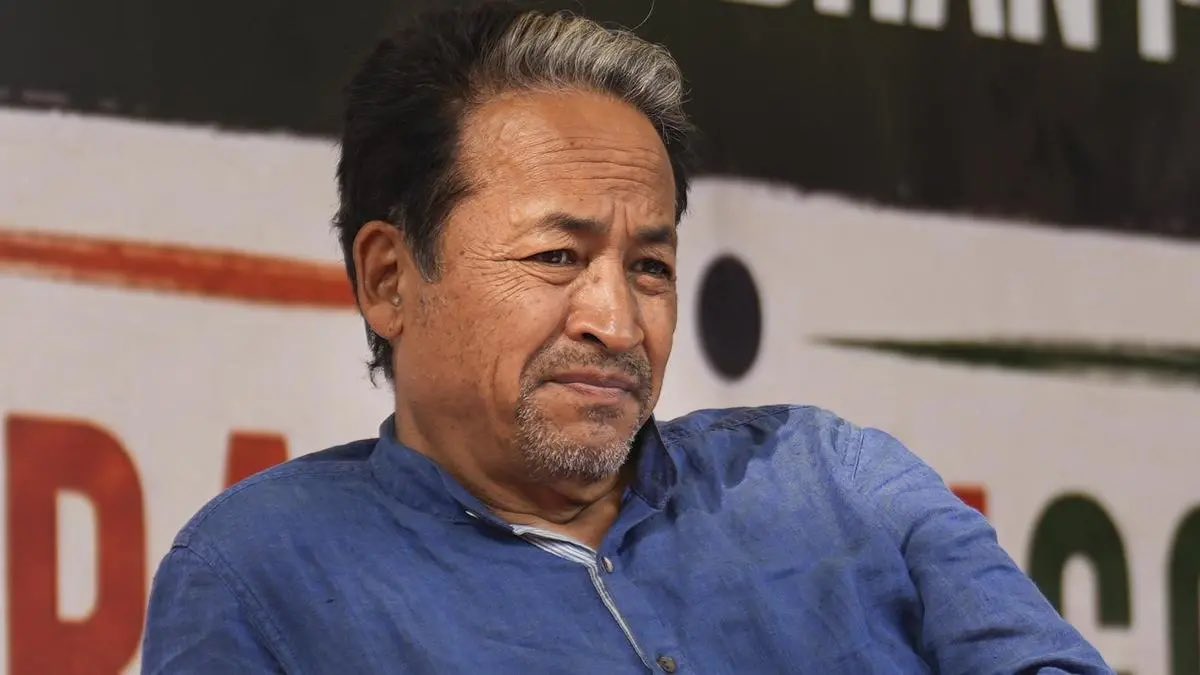 KantInEastt's tweet photo. Insane aura to make the education minister resign after getting detained under NSA for 6 months. We need a sequel of 3 idiots now. https://t.co/fJdrNLGnmj