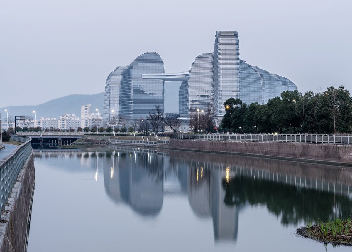 Architizer's tweet photo. Instead of a single tower, this landmark is composed of Y- and V-shaped volumes that echo surrounding mountain ridges, with reflective glass and silver metal reinforcing its flowing landscape concept.

📍 Huzhou, China
Project by: gad
Photos by: Chen Xi Studio, gad
Details: https://t.co/yE5lXvpTgi