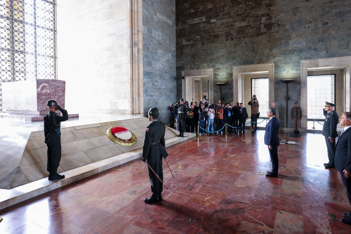 mvednanarslan's tweet photo. Genel Başkanımız Sayın Özgür Özel ve YENİ Parti Kurucular Kurulu üyeleri olarak, Ulu Önderimiz Gazi Mustafa Kemal Atatürk’ün ebedi istirahatgahı Anıtkabir’i ziyaret ettik. https://t.co/5cXxi6dcYY
