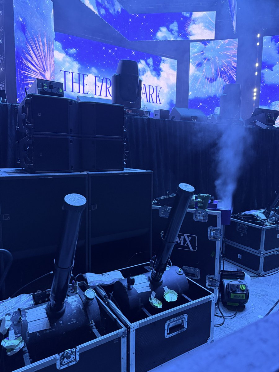 yenceqkr's tweet photo. Kinda nervous. Baka maging kwento kami dito sa barricade https://t.co/Exf6znQrWo
