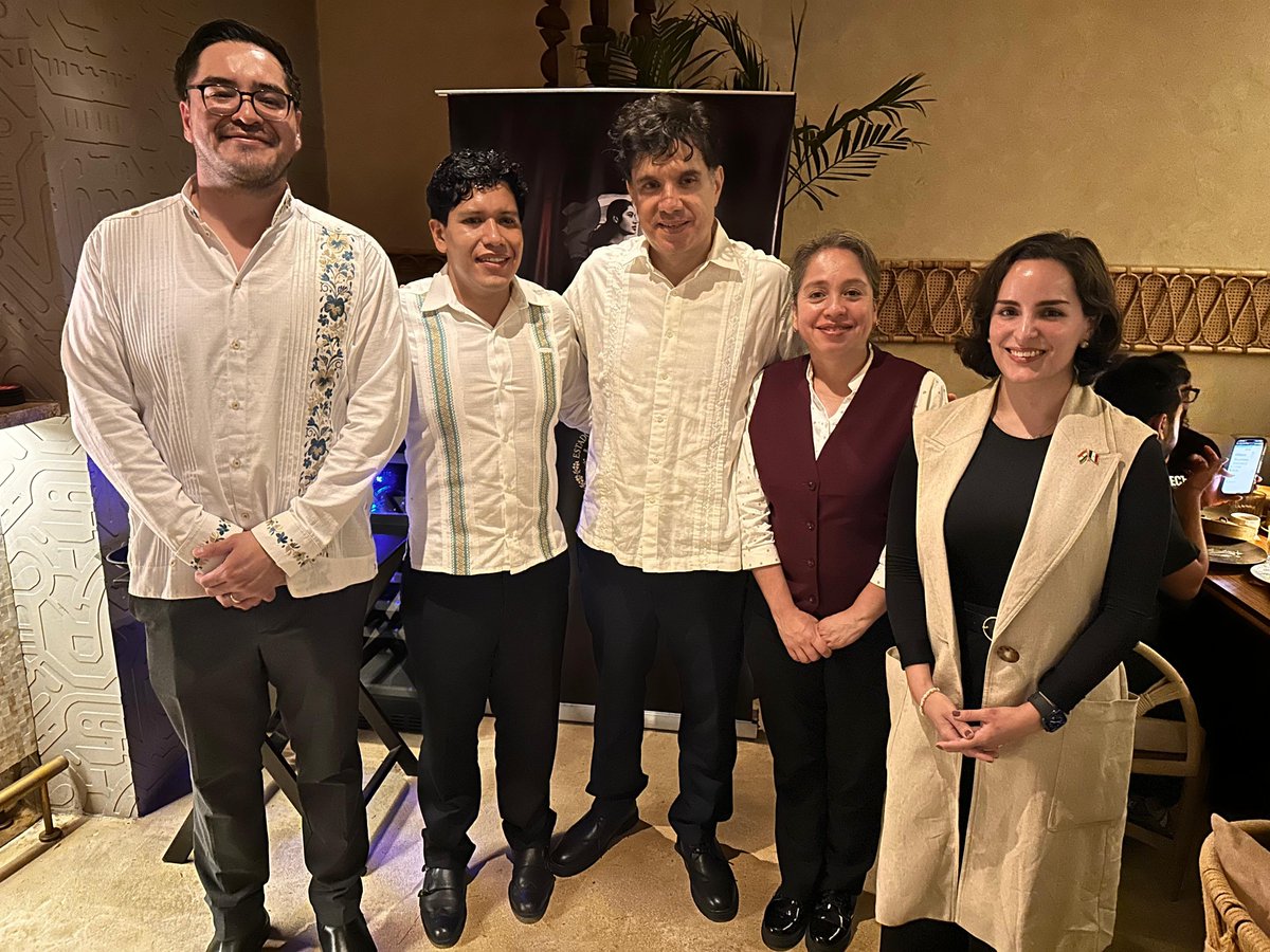 ConsulMexMumbai's tweet photo. 🥃🇲🇽 To celebrate #TequilaDay, @ConsulMexMumbai, together with #Akina and #DonJulio, hosted a session on tequila's history, cultural significance and distillation process, followed by a Mexican-Asian fusion tasting that showcased how tequila pairs with different flavors. 🇲🇽🤝🇮🇳 https://t.co/vKsPqqm7ck
