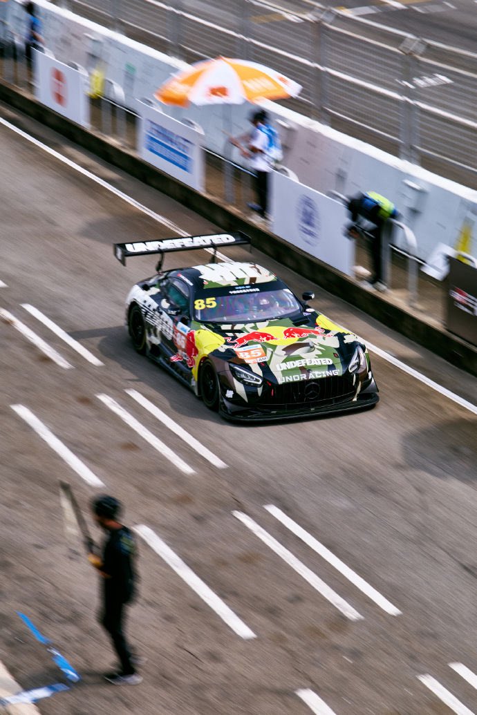 tangerinedec_'s tweet photo. ประกาศสำคัญ

ยกเลิกการแข่งขัน GT3 Race 1

เนื่องจากได้รับผลกระทบจากสภาพอากาศที่มีฝนตกหนักฉับพลัน ทำให้พื้นสนามเปียกลื่นและวิสัยทัศน์ในการมองเห็นลดลง จนไม่เหลือเงื่อนไขด้านความปลอดภัยในการจัดการแข่งขัน
หลังจากผู้จัดงานได้ทำการประเมินสถานการณ์ในพื้นที่แล้ว เพื่อความปลอดภัยของผู้เข้าร่วมการแข่งขันทุกฝ่ายและผู้ชมในงาน จึงมีมติยกเลิกการแข่งขัน GT3 รอบที่ 1 ที่กำหนดไว้ในวันนี้ (25 กรกฎาคม)

สำหรับกำหนดการจัดงานย้อนหลังหรือการจัดการในขั้นตอนต่อไปจะแจ้งให้ทราบอีกครั้ง โปรดติดตามประกาศอย่างเป็นทางการในลำดับถัดไป

คณะผู้จัดการแข่งขันขออภัยเป็นอย่างยิ่งในความไม่สะดวกที่เกิดขึ้น และขอขอบพระคุณทุกท่านสำหรับความเข้าใจและการสนับสนุนด้วยดีเสมอมา

YIBO85 BACK ON TRACK
#WANGYIBOx2026CGTR3Race1