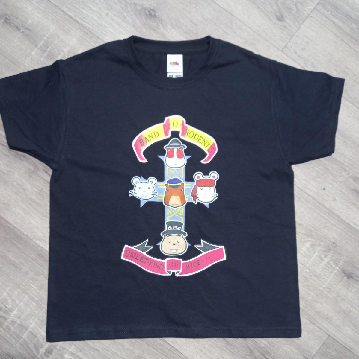 AxelinaPro's tweet photo. Hope your weekend has started well! Great weather to buy a new t-shirt too! How about this Band'o'rodents? Fun and rocking and cool at the same time :-) . Available from https://t.co/kCpDi20bwb #UKWeekendHour #UkGiftAM #Crafturday #GNR #networkwiththrive #Axelrose #UkMakers https://t.co/esHIm6z8N8
