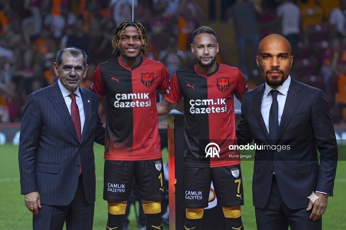 neyimvarJr2's tweet photo. Here is that major signing ceremony🔜✅✅🔥🔥

HERE WE GO‼️

✅Here are their photos with the president.

the players are signing their contracts and heading to national team training camps. https://t.co/Ui2uHpbNMp