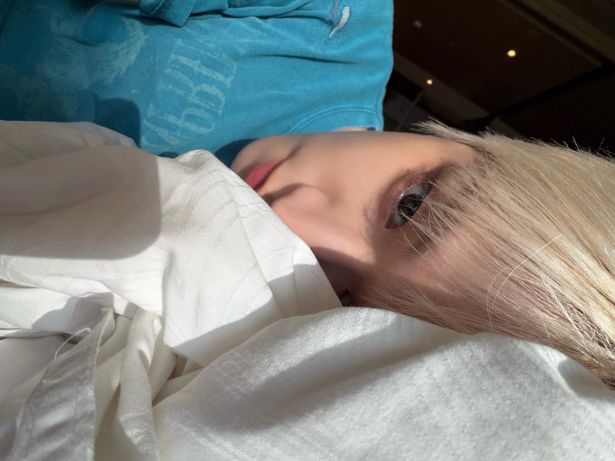 cheezi_cake's tweet photo. 고능하신 침대 셀카 오셨다
애햄 구도 무슨 일이야 https://t.co/fE0Hk2PpEo