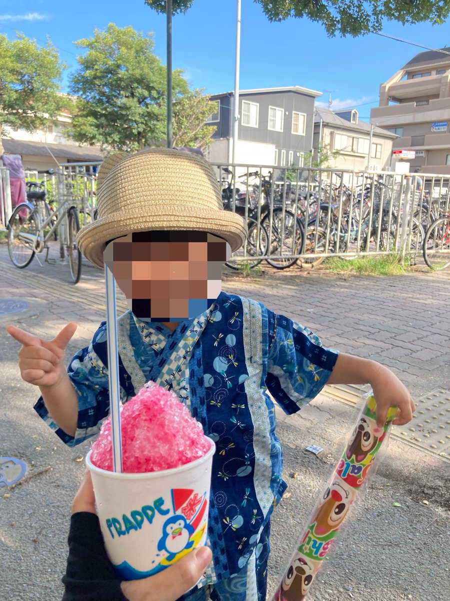 yu_n829's tweet photo. 午後は今年も筥崎宮の夏越まつり、夏だ！祭りだ！フェスティバル！へ。
お参りして毎度お馴染みの博多一番太鼓のわらび餅食べて、かき氷食べて、くじ引きしたり、ヨーヨー釣りしたり、めち暑かったけど楽しかった〜！
初めて甚平着せたけどめちゃくちゃ可愛かった♡←親バカ https://t.co/sVcJUorPfk