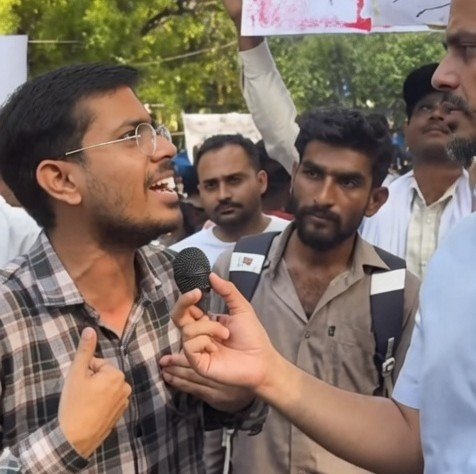 worshipVK's tweet photo. Students at Jantar Mantar are now demanding the removal of reservation 🚨

Harsh Dubey - Dharmendra Pradhan brought the UGC rule and we couldn't make him resign. Now he has resigned because people protested. Why can't we, the general and OBC communities, come together and demand changes to the reservation system?

The reality is half the students lost their life because the couldn't make it through reservation. They were toppers but this system forced them to leave this world. Our ancestors shaped this nation. Now it's our time to shape our future. If not now, then never. I urge every general category student to get to the streets and ask for their fair chance."

He's fighting alone for us man. This might be the best time to take down reservation 🙏