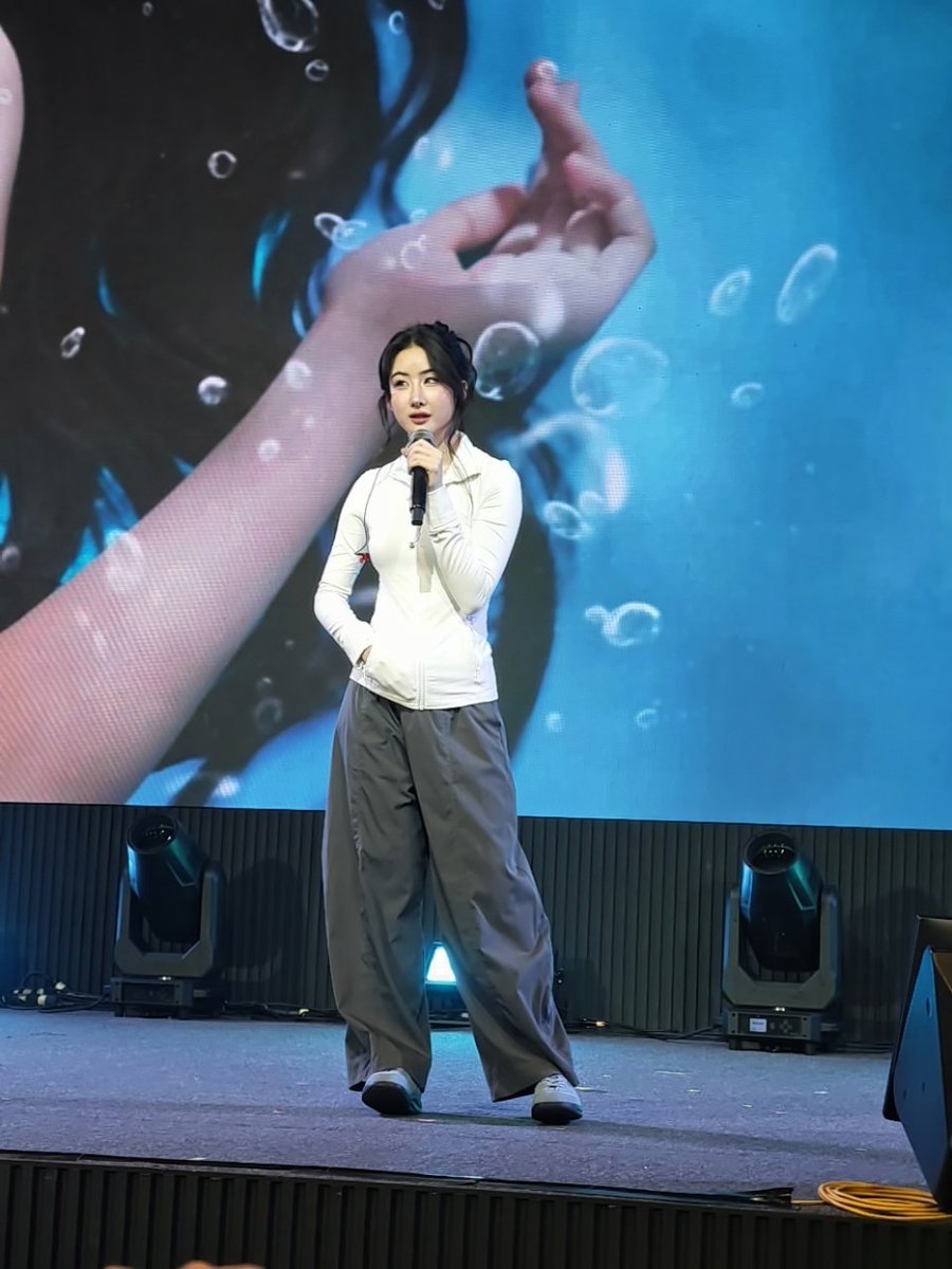 rmp2121's tweet photo. พิโย.........ร้าาาากกกก ฮะ

APASRA THE LUNA LIGHT
#YOKO25thBDfanmeet https://t.co/6AfvjR2UMr