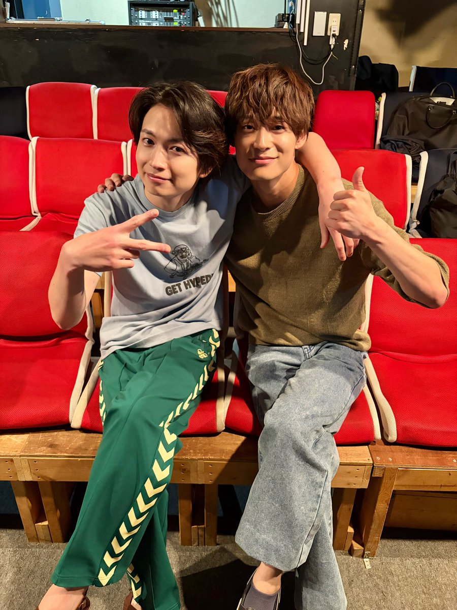 meitanteima_ex's tweet photo. ＼第2話見逃し配信中📺／
.˚⊹⁺‧𝕠𝕗𝕗 𝕤𝕙𝕠𝕥‧⁺ ⊹˚.
四季の舞台を見に来た岩田
仲良く肩組みshot📸

#名探偵のままでいて
>>第3話 7月31日(金)よる11時15分放送📙

#綱啓永 #髙松アロハ

https://t.co/8vjQTINOxa https://t.co/sRsZKZoGD6