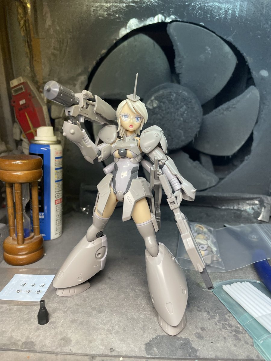 nariR1's tweet photo. 可愛いのだが、髪の色かなぁ〜？🤔
顔が薄いというかヒロイン感無いんよね〜
ロックマン的足形状いいね👍
#フレームアームズガールレイヴ https://t.co/mBORQnWJfd