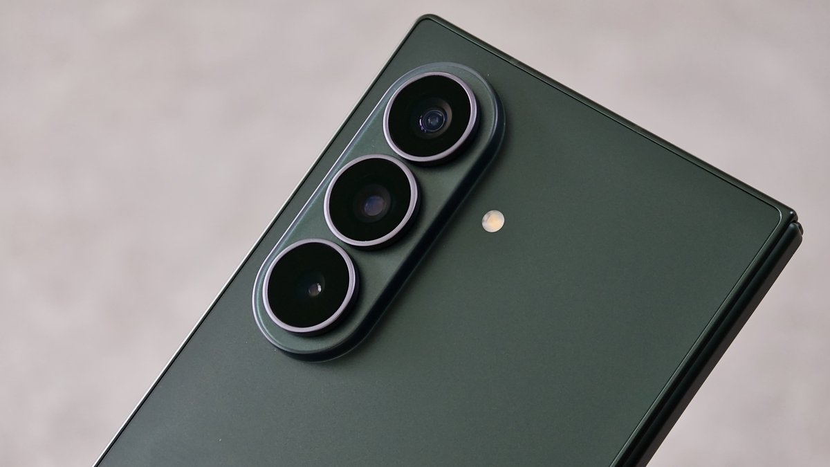 jan_agrs's tweet photo. 😍 Samsung Galaxy Z Fold8 Ultra in Green Shadow looks so goodddd https://t.co/1jxcg3GOo2