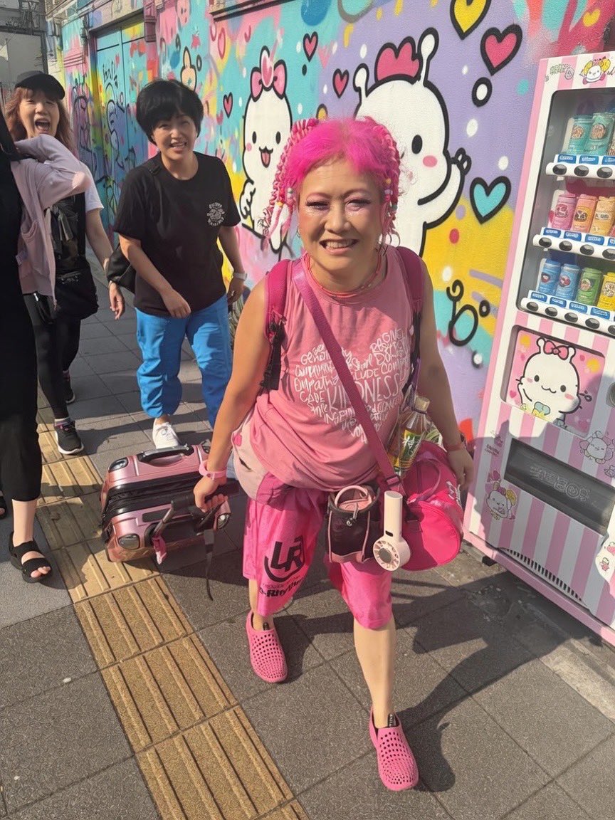 PW_UWP2026's tweet photo. 稽古前!だからまだ元気笑。この日初参加、リングアナウンサー志望のmint。みんなの稽古をメモを取りながらしっかり観察!してくれてました。椅子に座ってて大丈夫なのにずーっと立って熱心に稽古を見ててくれたの感動。えんちんはこの後ライブ!すんげえ体力だ。
(合沢)
#UWP #女子プロレス https://t.co/17LbpgBE6K