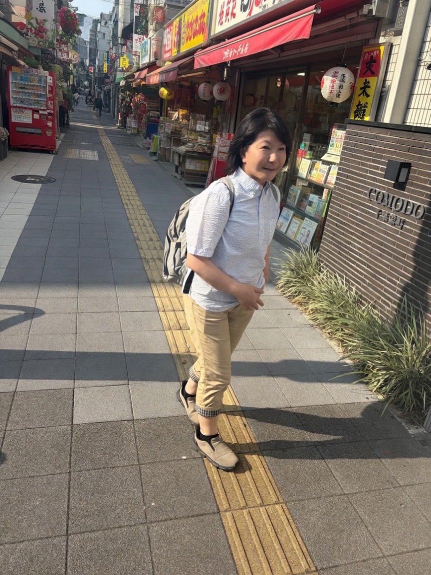 PW_UWP2026's tweet photo. 稽古前!だからまだ元気笑。この日初参加、リングアナウンサー志望のmint。みんなの稽古をメモを取りながらしっかり観察!してくれてました。椅子に座ってて大丈夫なのにずーっと立って熱心に稽古を見ててくれたの感動。えんちんはこの後ライブ!すんげえ体力だ。
(合沢)
#UWP #女子プロレス https://t.co/17LbpgBE6K