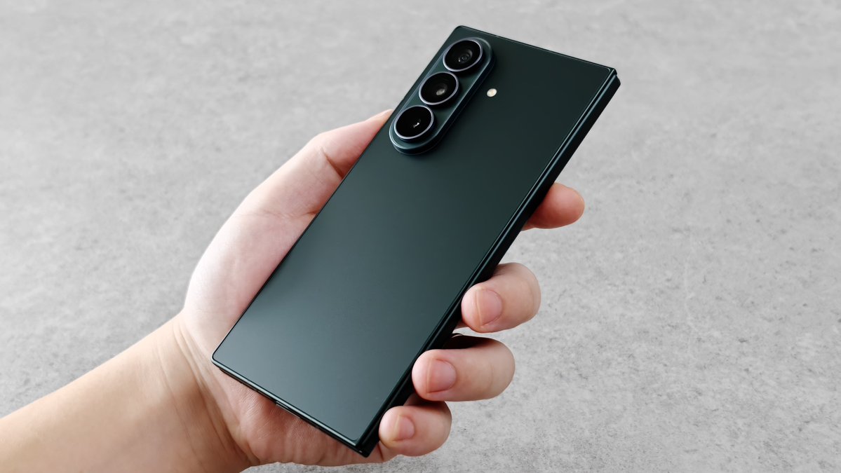 jan_agrs's tweet photo. 😍 Samsung Galaxy Z Fold8 Ultra in Green Shadow looks so goodddd https://t.co/1jxcg3GOo2