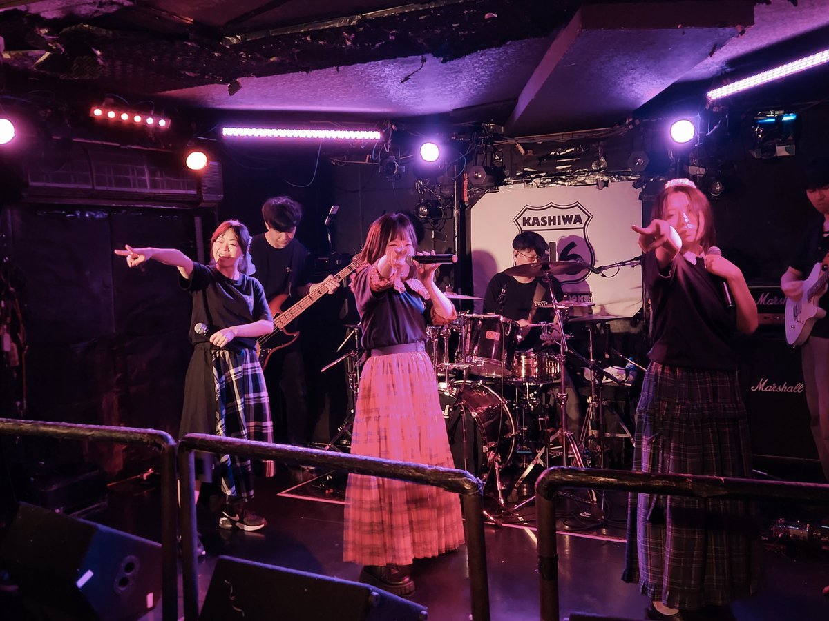 kuma_kumakoton's tweet photo. ViSH@柏616
1.プロミスザスター
2.stereo future
3.PAiNT it BLACK
4.デパーチャーズ
5.オーケストラ
6.BiSH-星が瞬く夜に-
今日は千葉なのでたくさん叫ばせてもらいました🐻‍📣
デパーチャーズはあれで良かったのか不安だけど😅 https://t.co/VxW4A450Qm