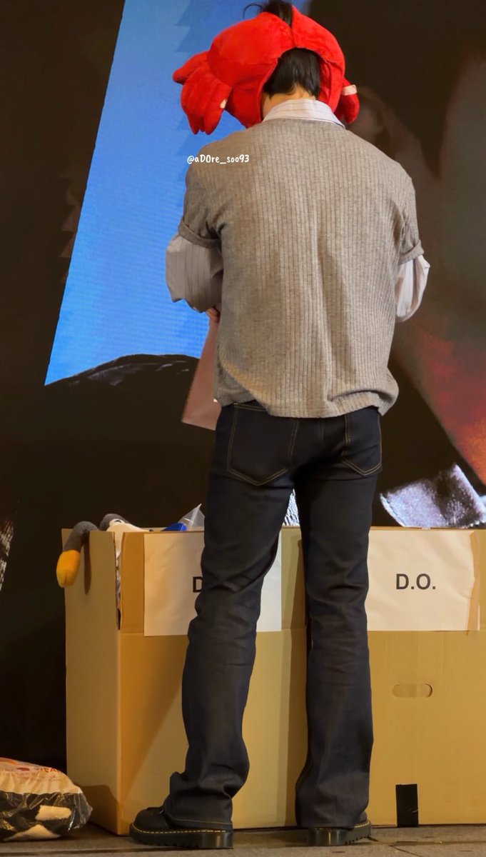 feelsowhale's tweet photo. คอสตูมน้องคยองซูวันนี้💯เสื้อคอปกพอดีตัวปลดกระดุมคอ กับสกินนี่ยีนส์ ให้โลกได้รู้ว่าน้องคยองซูหุ่นดีสุดๆๆๆๆ https://t.co/sbFRz3u42R
