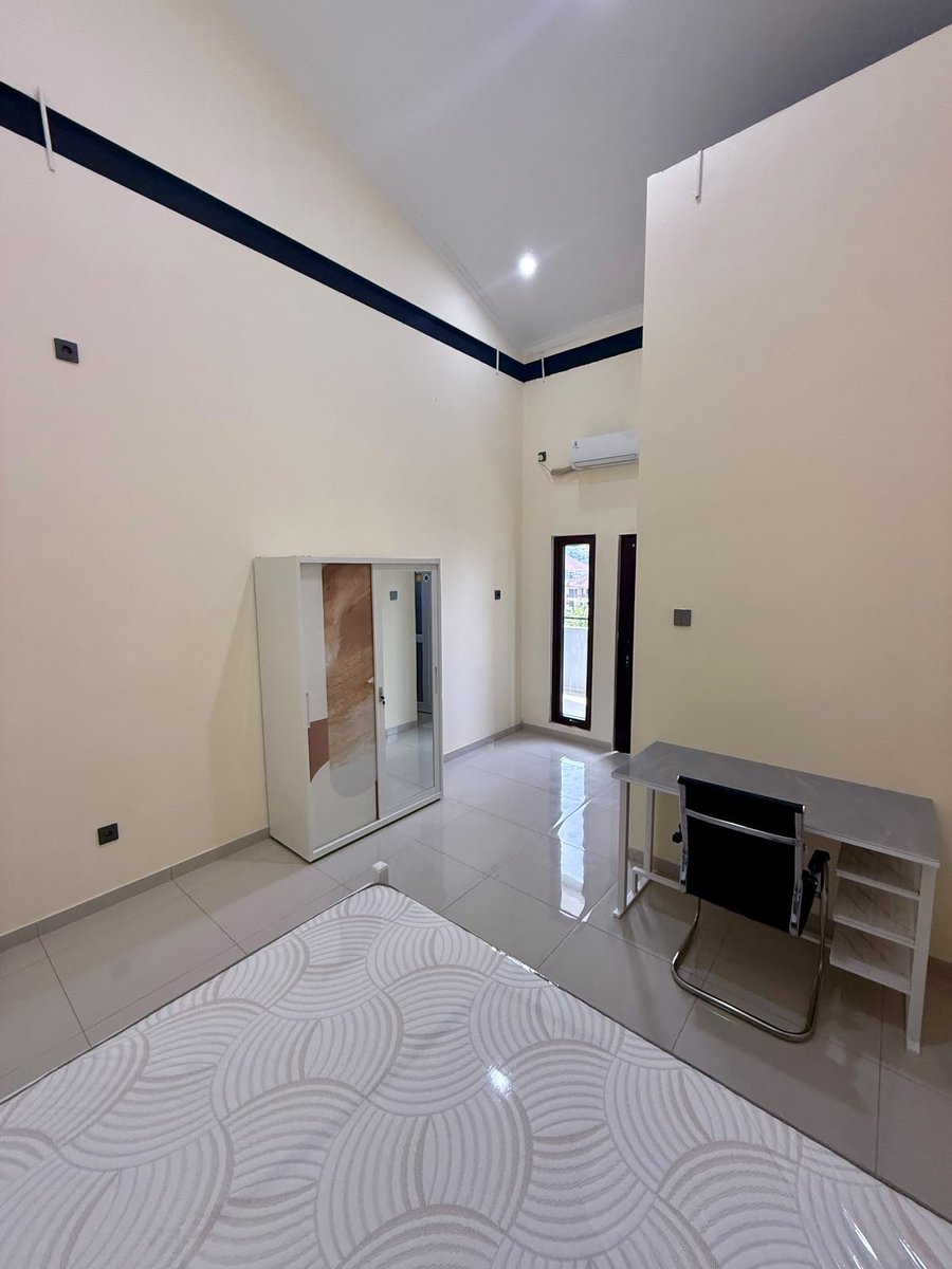 carotcakeyy's tweet photo. @UNDIP_FESS 🏡 Kos Tembalang BEEBOX

📍 5 mnt UNDIP • 3 mnt POLINES
✨ Kamar 20 m², AC, WiFi, KM dalam
✨ Lift, smart lock, CCTV 24 jam, rooftop, laundry, parkir mobil motor (FREE)

📞 https://t.co/tfgfFmaDjZ
📍 https://t.co/fUMQB3E37J https://t.co/dMkj1cgHcN