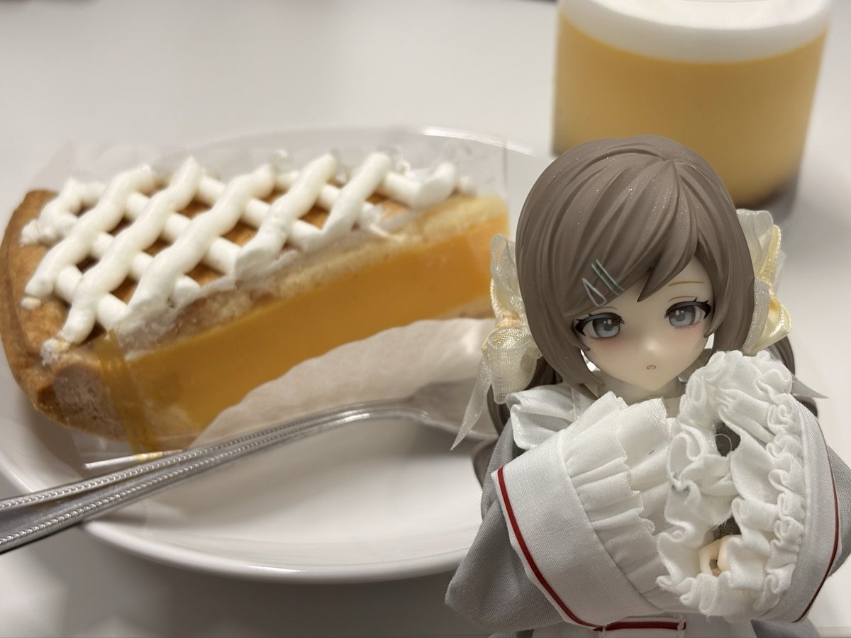 bottled_glass_'s tweet photo. レモンパイとプリン https://t.co/hTM63rps5F