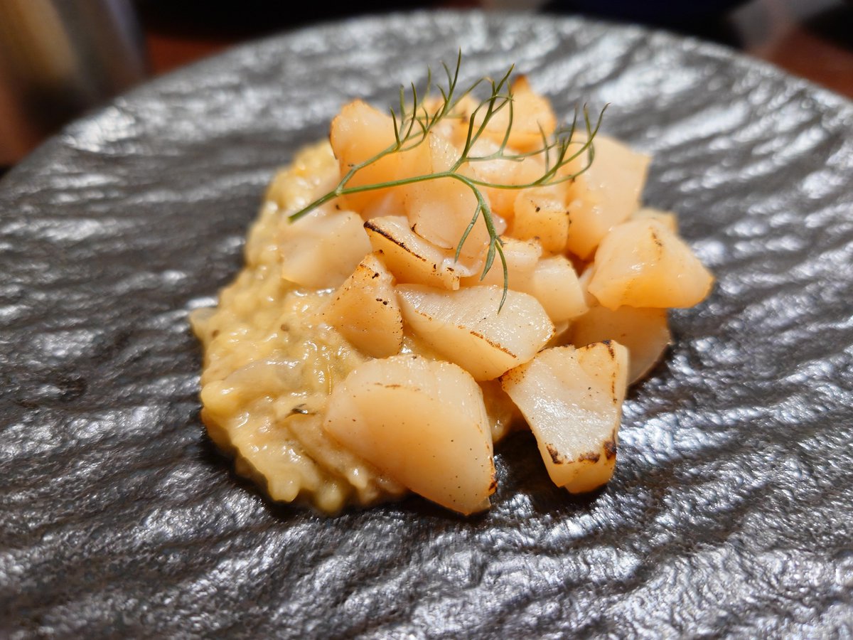 taison0721's tweet photo. Saint-Jacques snackées au soja, caviar d'aubergine. https://t.co/pSFoaQt3s2