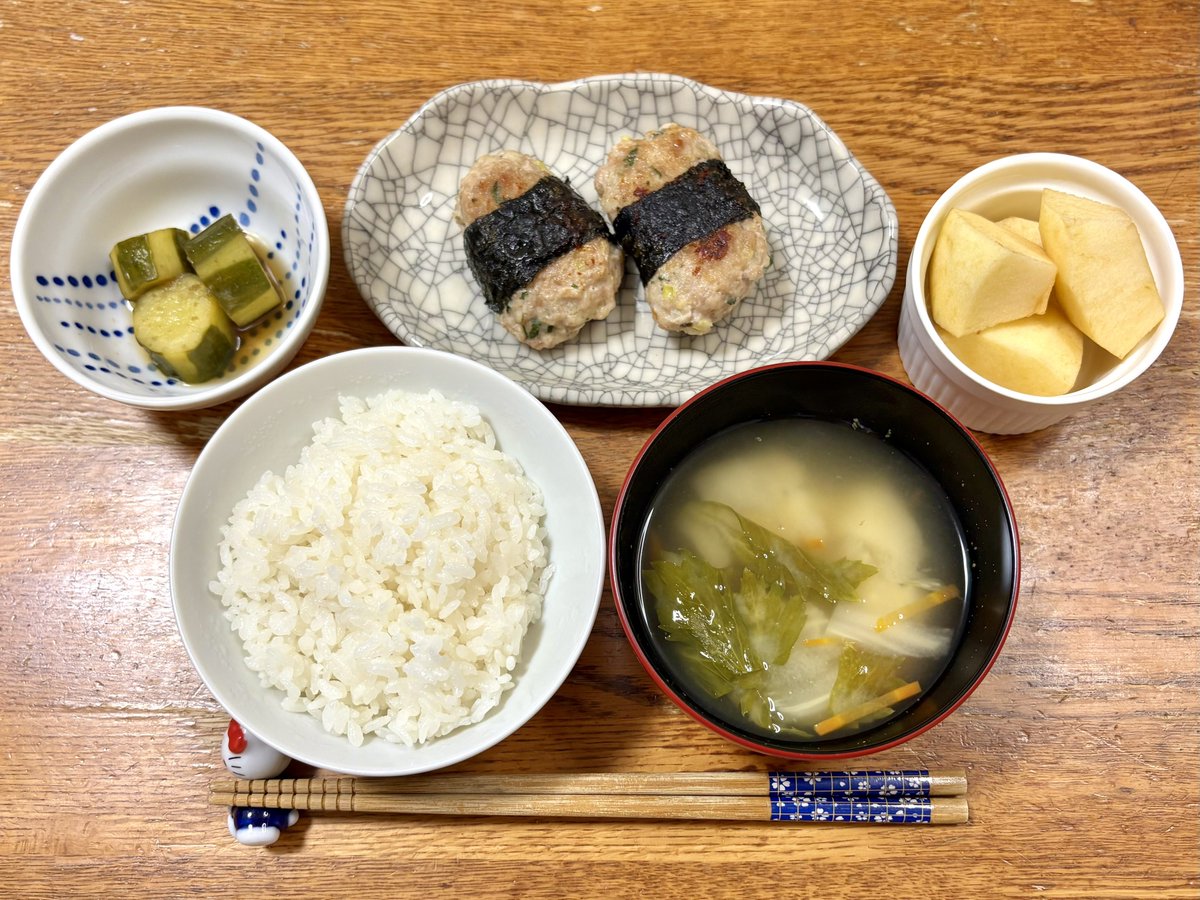 hirobirohirota's tweet photo. 晩ご飯：磯辺つくね、きゅうりの煮物 https://t.co/qMV57Lm6CW