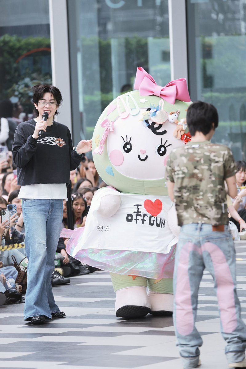 247withuuuu's tweet photo. 25/07/26

babii family💖

OFFGUNBABII FANSIGN 2026
#งานมหกรรมนิยายนานาชาติ2026xOffGun
#ออฟกัน #OffGun #Babii #NongBabii https://t.co/C5X0wiyzu2